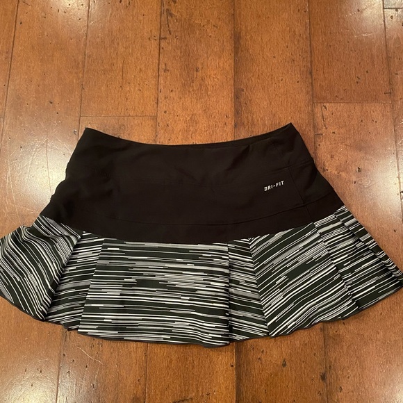 Nike Dri Fit Skort - Picture 2 of 2